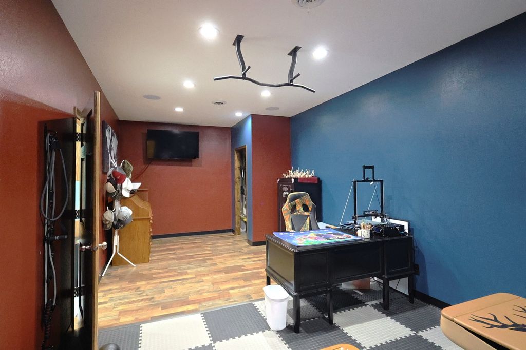 Image 28 of property listing at 16495 E Robin Road, Mt Vernon, IL 62864