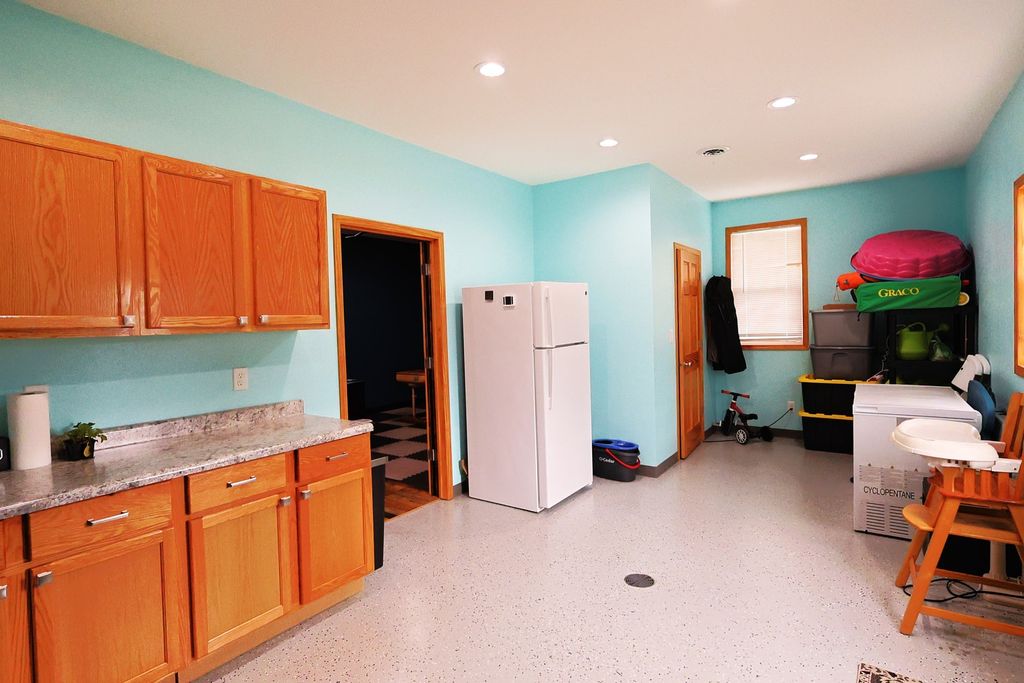 Image 30 of property listing at 16495 E Robin Road, Mt Vernon, IL 62864