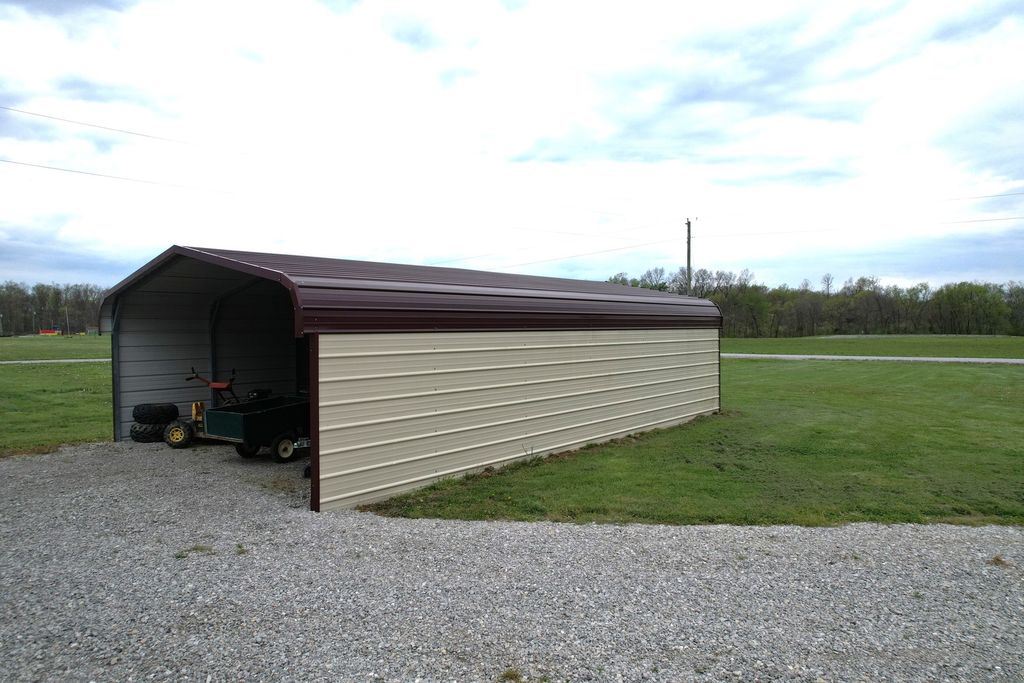 Image 4 of property listing at 16495 E Robin Road, Mt Vernon, IL 62864