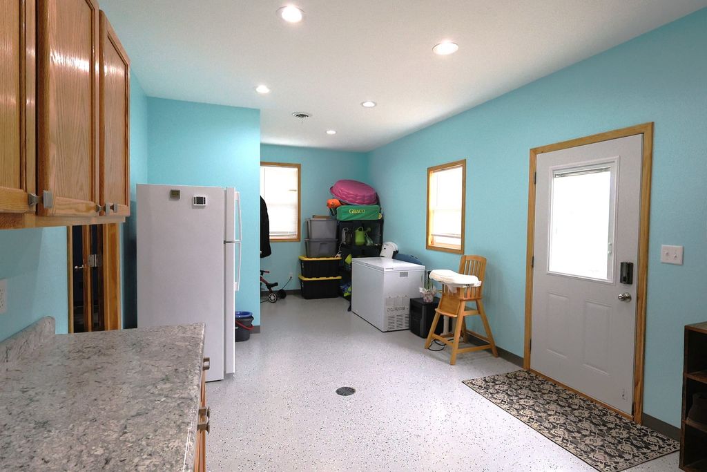 Image 31 of property listing at 16495 E Robin Road, Mt Vernon, IL 62864