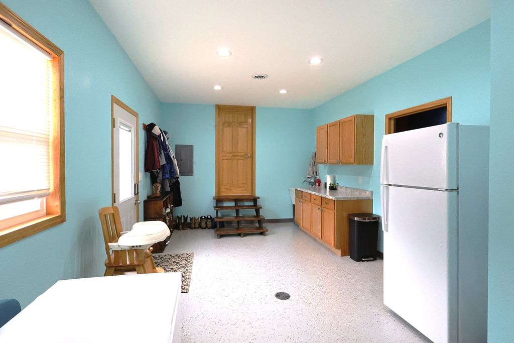 Image 33 of property listing at 16495 E Robin Road, Mt Vernon, IL 62864