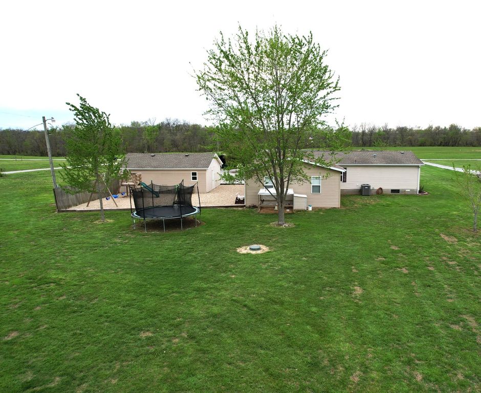 Image 37 of property listing at 16495 E Robin Road, Mt Vernon, IL 62864
