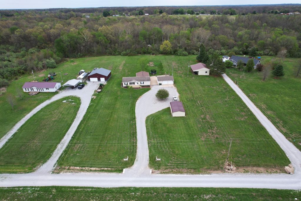 Image 40 of property listing at 16495 E Robin Road, Mt Vernon, IL 62864