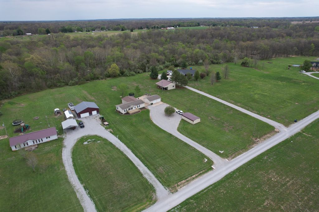 Image 41 of property listing at 16495 E Robin Road, Mt Vernon, IL 62864