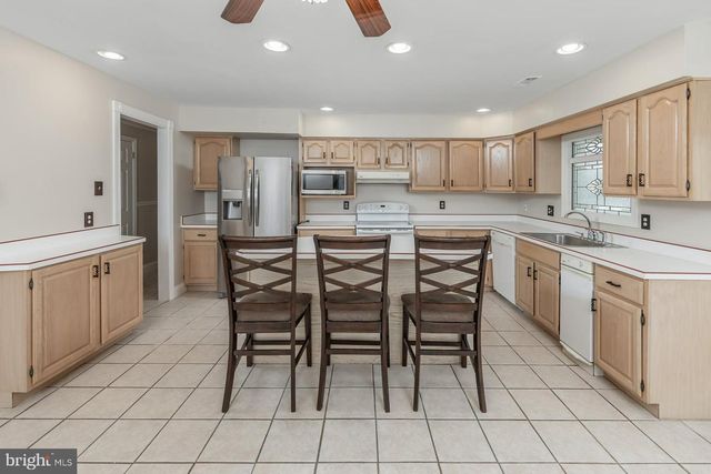 765 WILLOW DR, Gibbstown, NJ 08027