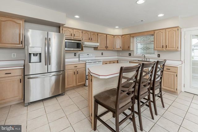 765 WILLOW DR, Gibbstown, NJ 08027