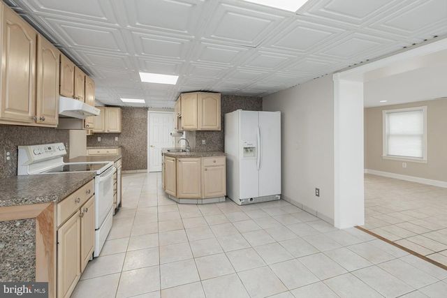 765 WILLOW DR, Gibbstown, NJ 08027
