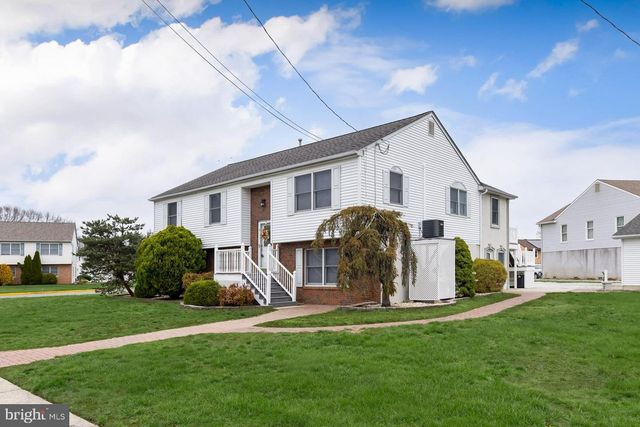 765 WILLOW DR, Gibbstown, NJ 08027