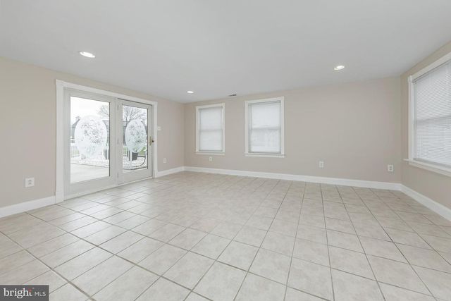 765 WILLOW DR, Gibbstown, NJ 08027