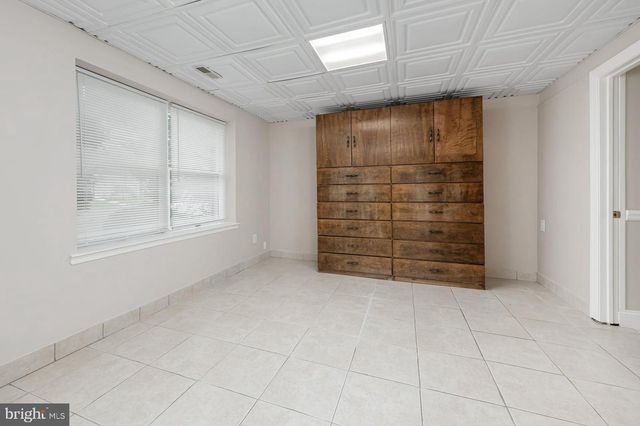 765 WILLOW DR, Gibbstown, NJ 08027