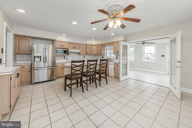 765 WILLOW DR, Gibbstown, NJ 08027