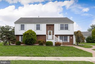 765 WILLOW DR, Gibbstown, NJ 08027