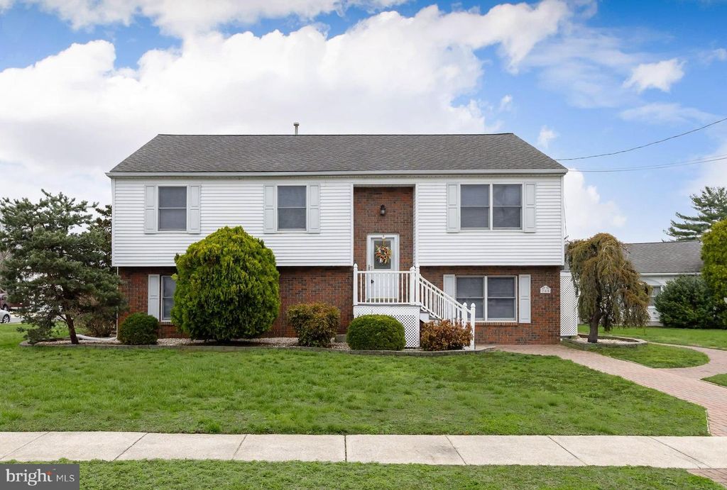 765 WILLOW DR, Gibbstown, NJ 08027