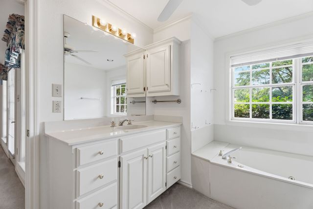 241 Lakeside Place, Mineola, TX 75773