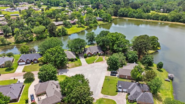 241 Lakeside Place, Mineola, TX 75773