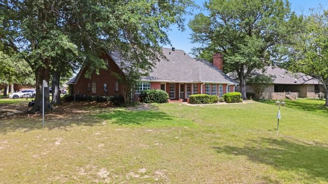 241 Lakeside Place, Mineola, TX 75773