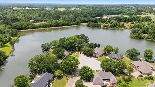 241 Lakeside Place, Mineola, TX 75773