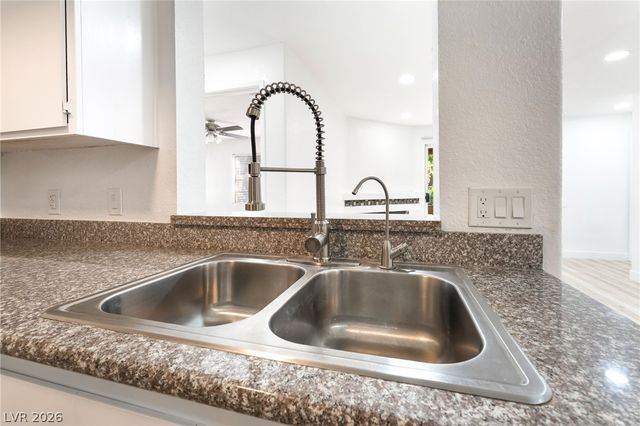5251 Mission Carmel Lane 208, Las Vegas, NV 89107