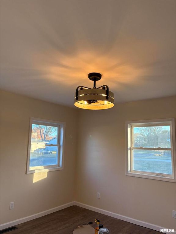 Image 11 of property listing at 504 Westhaven Drive, Centralia, IL 62801