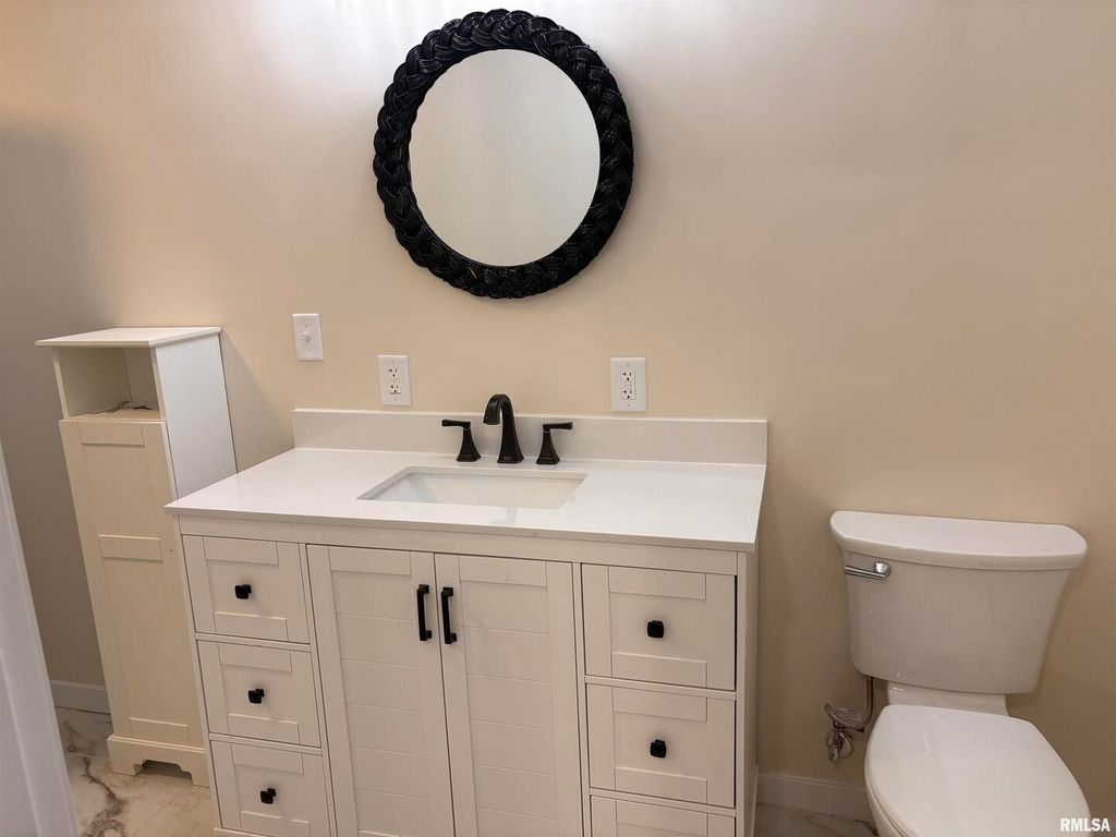 Image 14 of property listing at 504 Westhaven Drive, Centralia, IL 62801