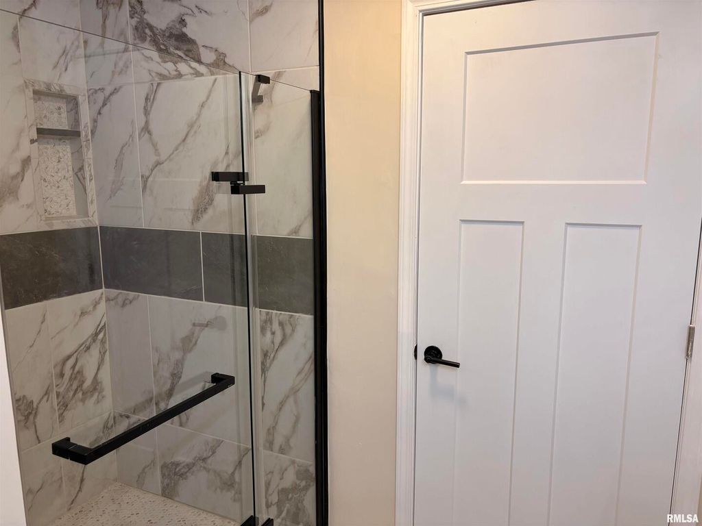 Image 15 of property listing at 504 Westhaven Drive, Centralia, IL 62801