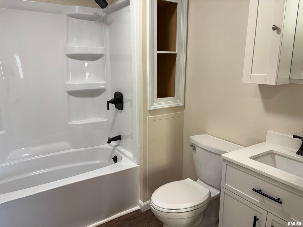 Image 18 of property listing at 504 Westhaven Drive, Centralia, IL 62801