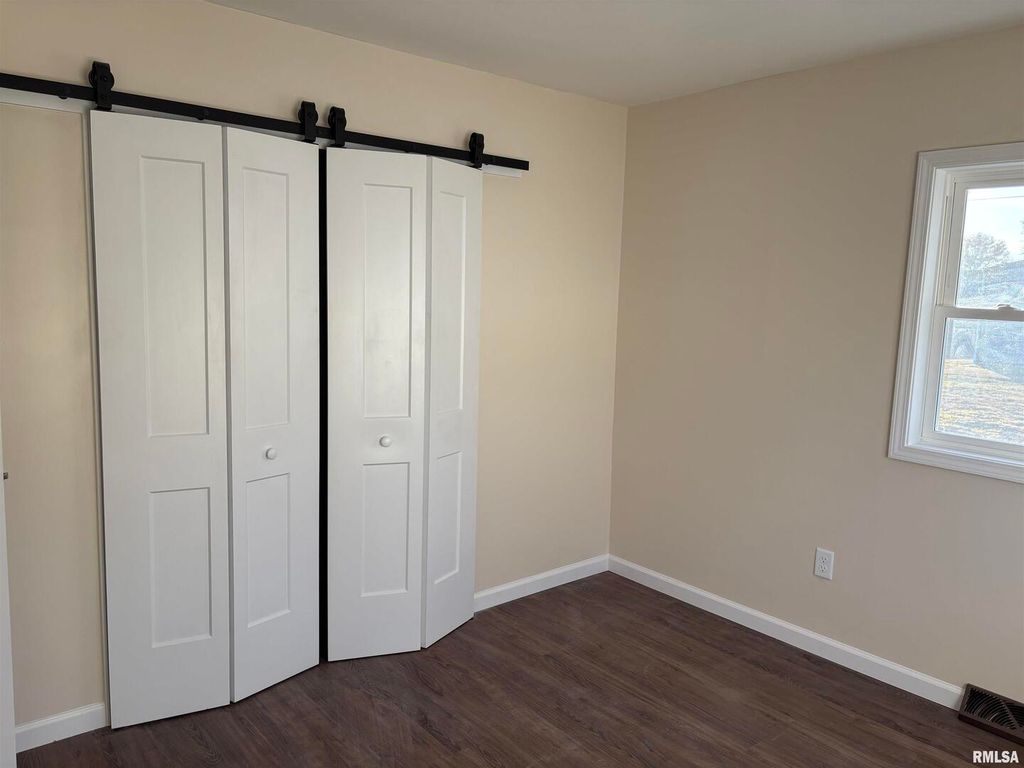 Image 19 of property listing at 504 Westhaven Drive, Centralia, IL 62801