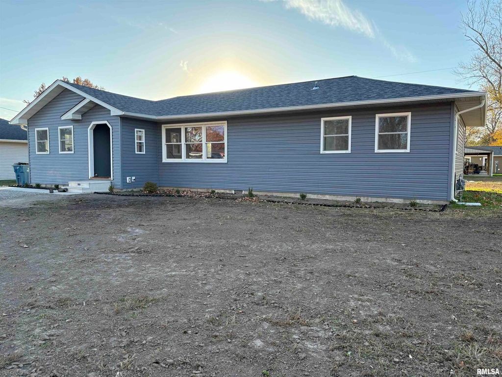 Image 3 of property listing at 504 Westhaven Drive, Centralia, IL 62801