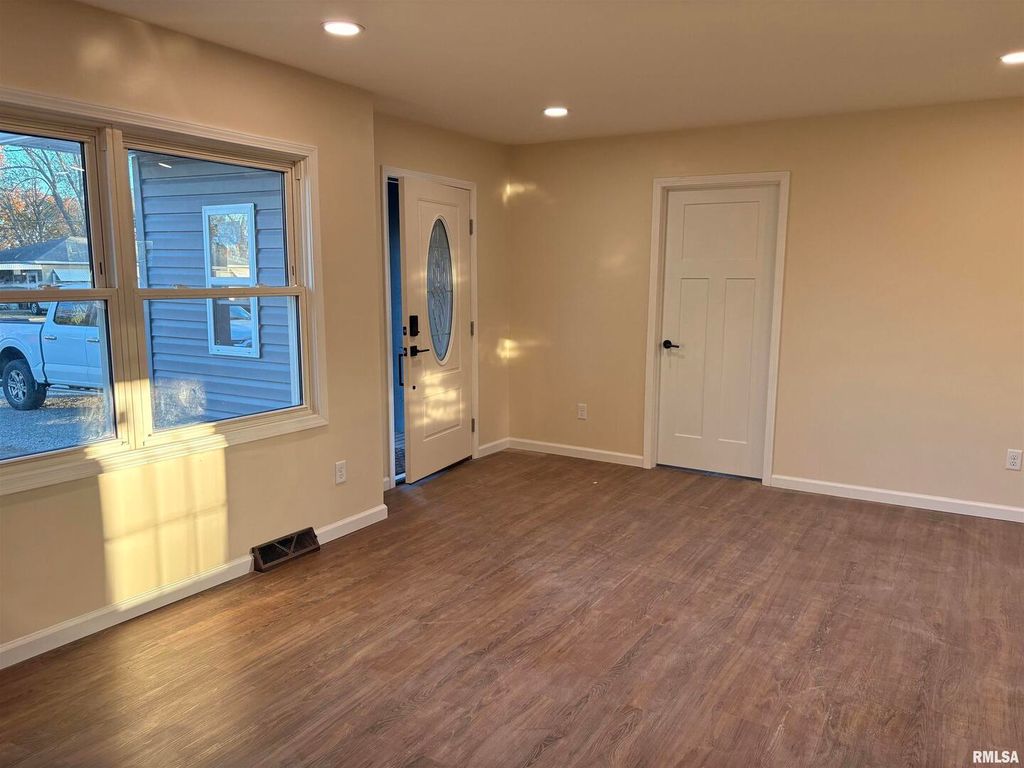 Image 5 of property listing at 504 Westhaven Drive, Centralia, IL 62801