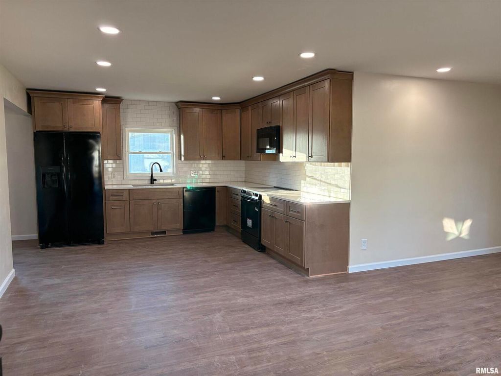 Image 6 of property listing at 504 Westhaven Drive, Centralia, IL 62801