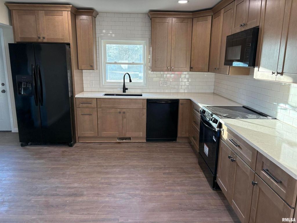 Image 7 of property listing at 504 Westhaven Drive, Centralia, IL 62801