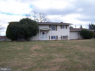 18 BEACON DR, Martinsburg, WV 25403