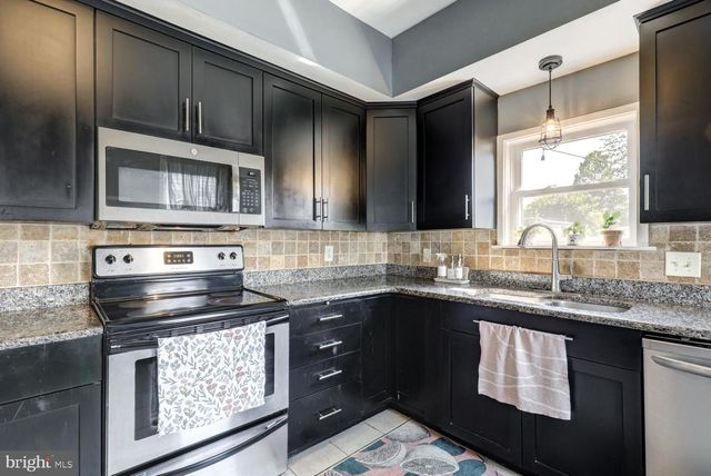 15 E WALNUT ST, Ephrata, PA 17522