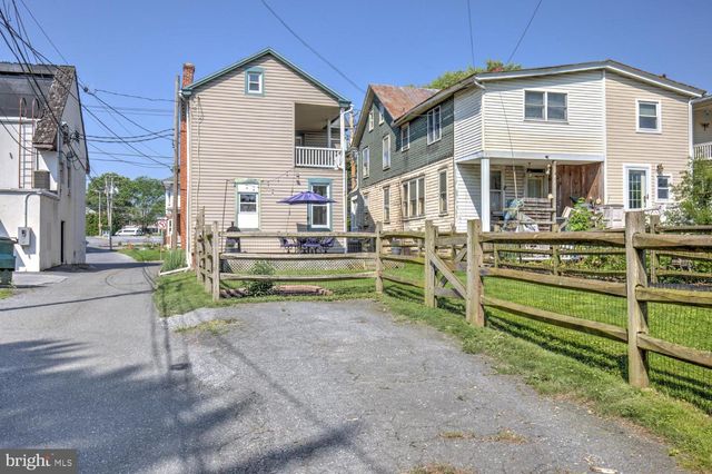 15 E WALNUT ST, Ephrata, PA 17522