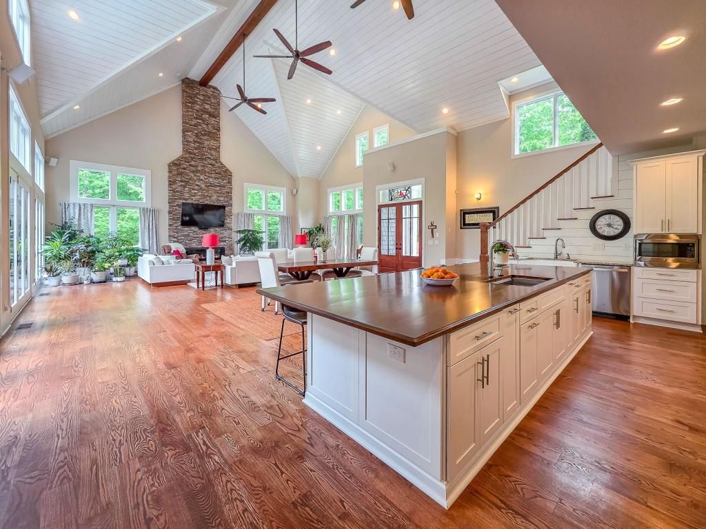 Image 12 of property listing at 14 Allatoona Estates Drive SE, Acworth, GA 30102