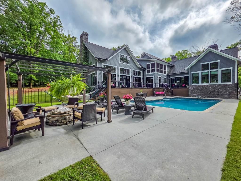 Image 2 of property listing at 14 Allatoona Estates Drive SE, Acworth, GA 30102