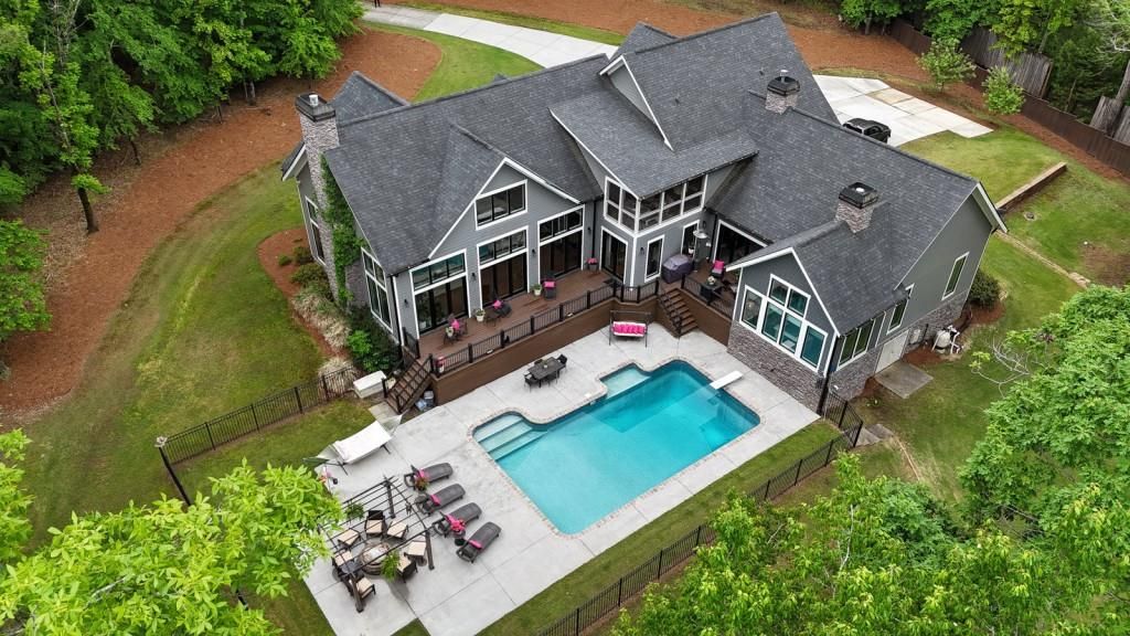 Image 3 of property listing at 14 Allatoona Estates Drive SE, Acworth, GA 30102