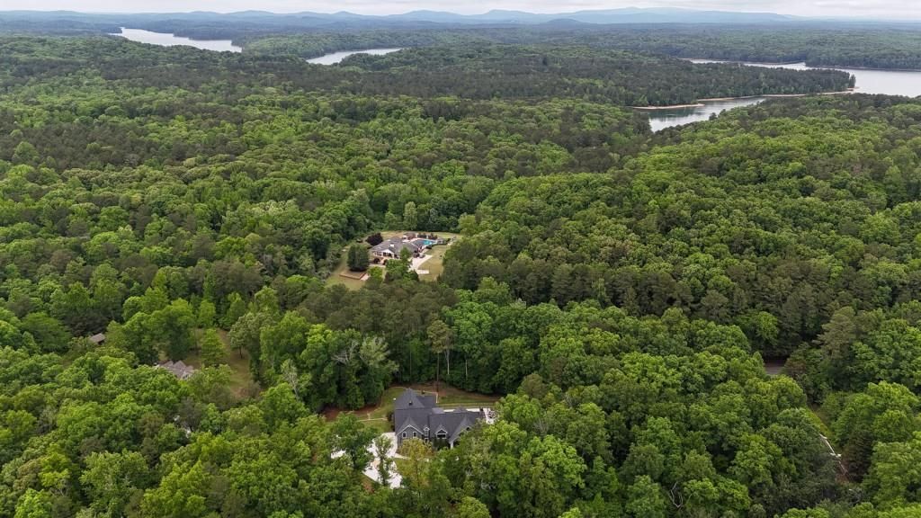 Image 4 of property listing at 14 Allatoona Estates Drive SE, Acworth, GA 30102