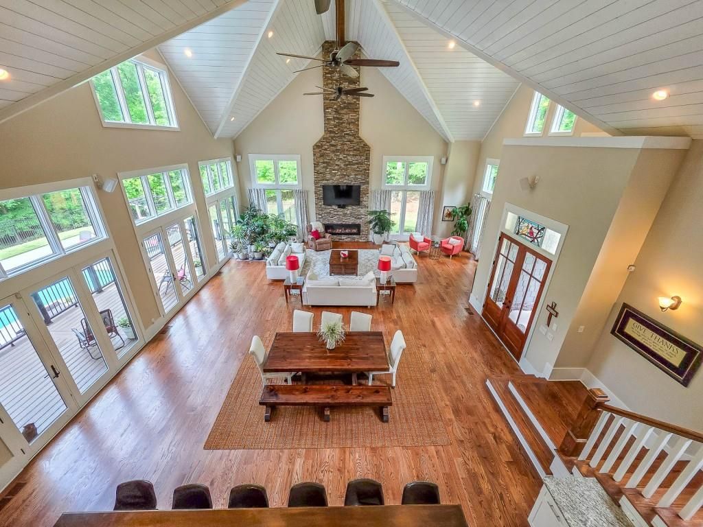 Image 5 of property listing at 14 Allatoona Estates Drive SE, Acworth, GA 30102