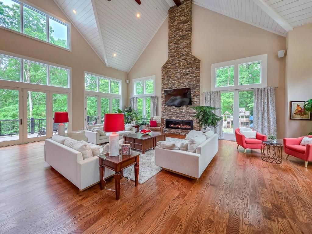 Image 6 of property listing at 14 Allatoona Estates Drive SE, Acworth, GA 30102