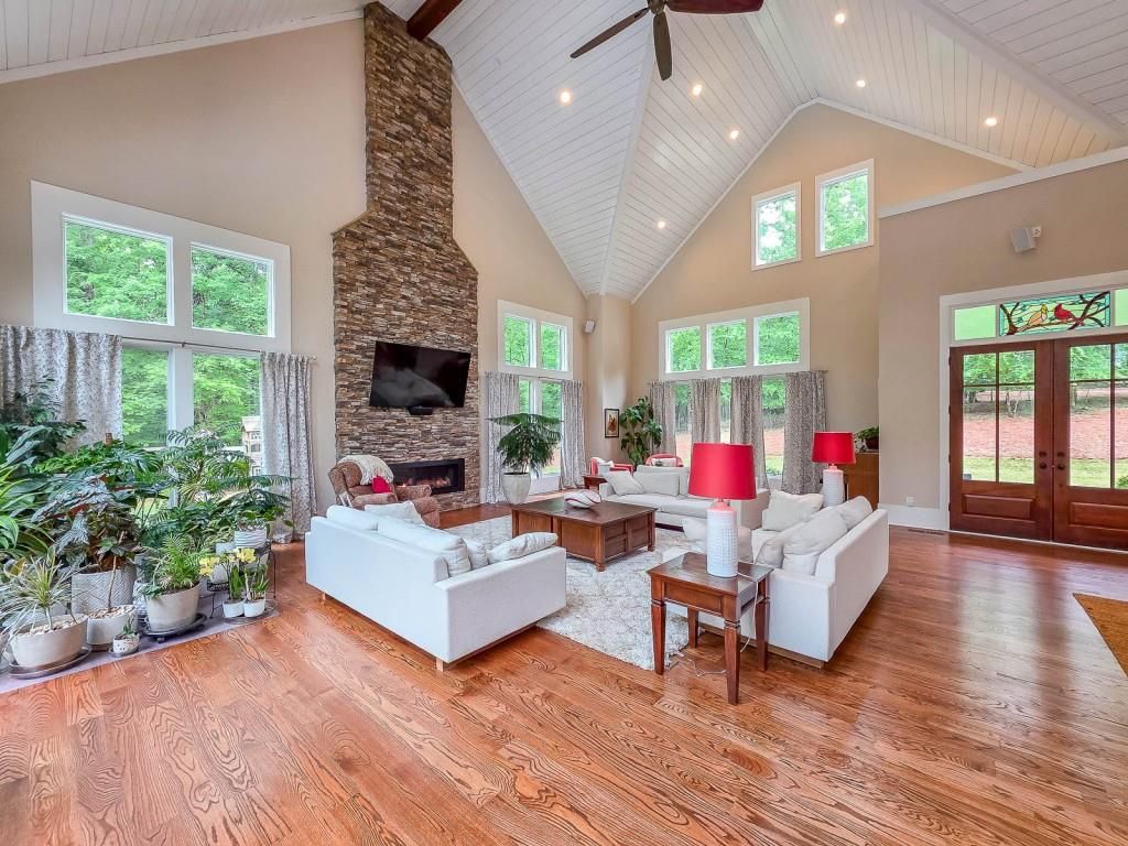 Image 8 of property listing at 14 Allatoona Estates Drive SE, Acworth, GA 30102