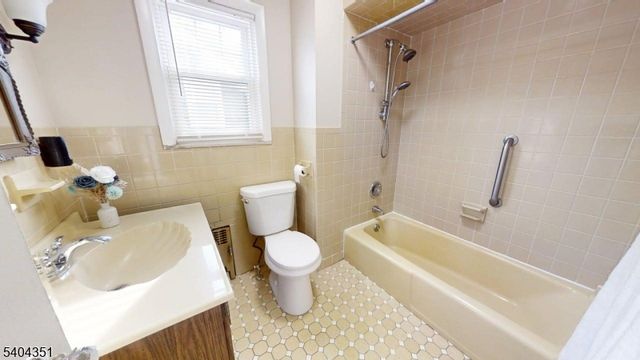 526 Spruce St, Roselle Park Boro, NJ 07204