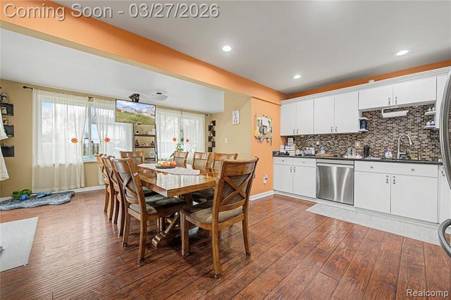 8710 Leslie Drive, Sterling Heights, MI 48314