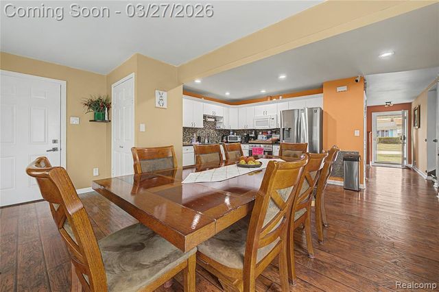 8710 Leslie Drive, Sterling Heights, MI 48314