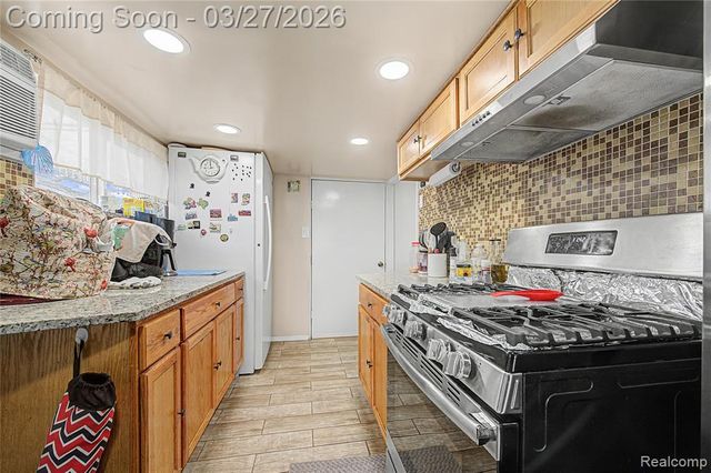 8710 Leslie Drive, Sterling Heights, MI 48314