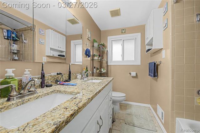 8710 Leslie Drive, Sterling Heights, MI 48314