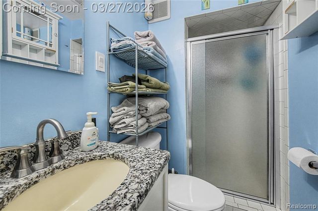 8710 Leslie Drive, Sterling Heights, MI 48314