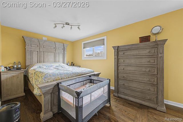 8710 Leslie Drive, Sterling Heights, MI 48314