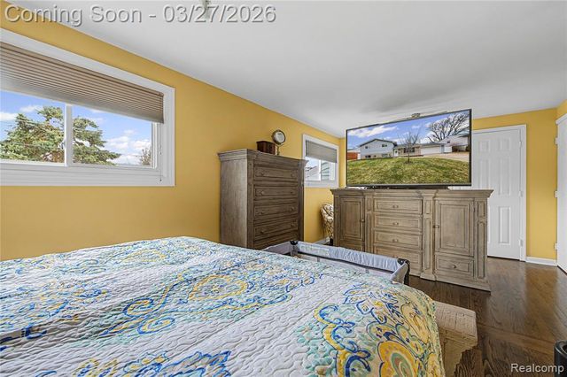 8710 Leslie Drive, Sterling Heights, MI 48314