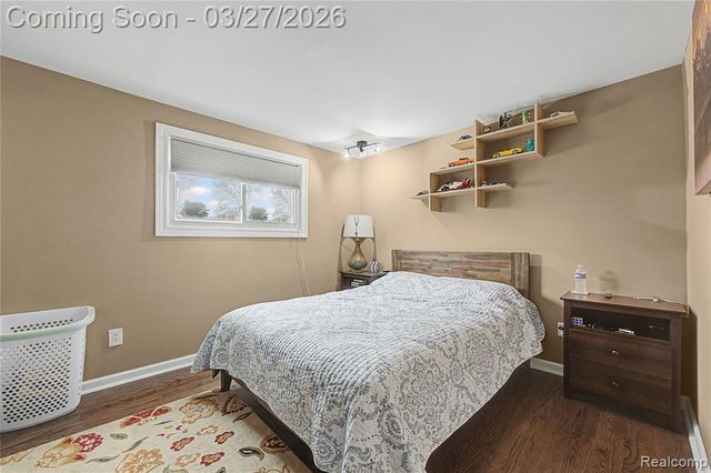 8710 Leslie Drive, Sterling Heights, MI 48314